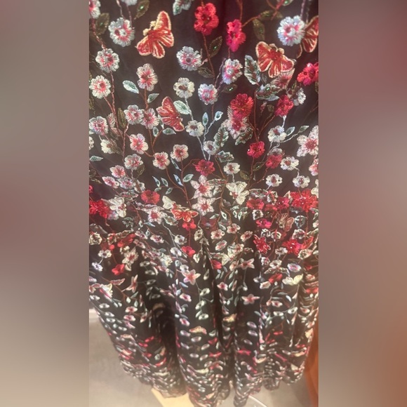 Mac Duggal Floral Embroidered Flutter-Sleeve Midi-Dress - Picture 6 of 8